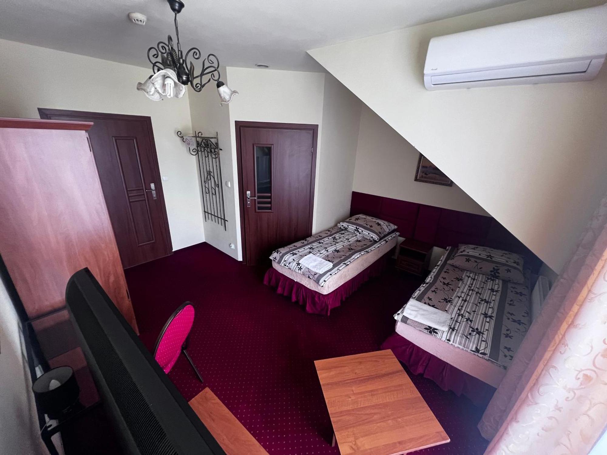Zajazd Skorpion B&B ออชเวียนชิม ภายนอก รูปภาพ