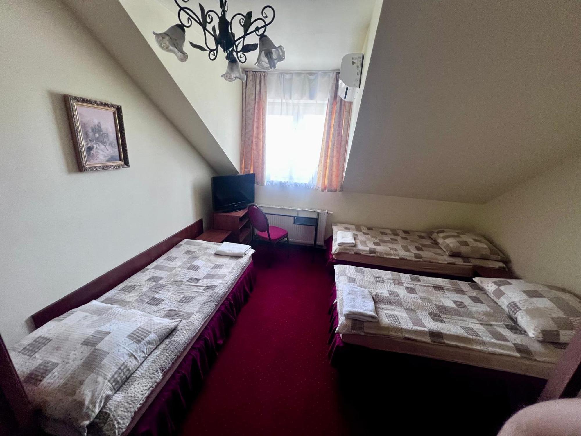 Zajazd Skorpion B&B ออชเวียนชิม ภายนอก รูปภาพ