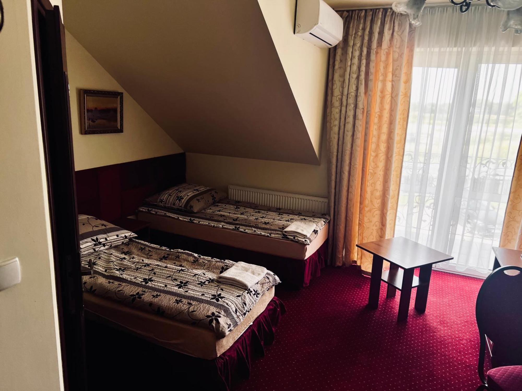 Zajazd Skorpion B&B ออชเวียนชิม ภายนอก รูปภาพ