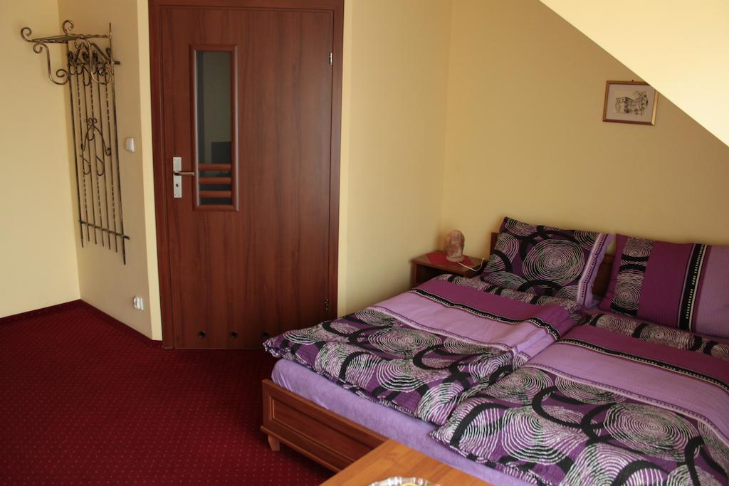 Zajazd Skorpion B&B ออชเวียนชิม ห้อง รูปภาพ